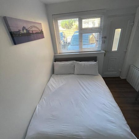 Fantastic Studio, Private Bathroom And Mini Kitchen. Thamesmead  ภายนอก รูปภาพ