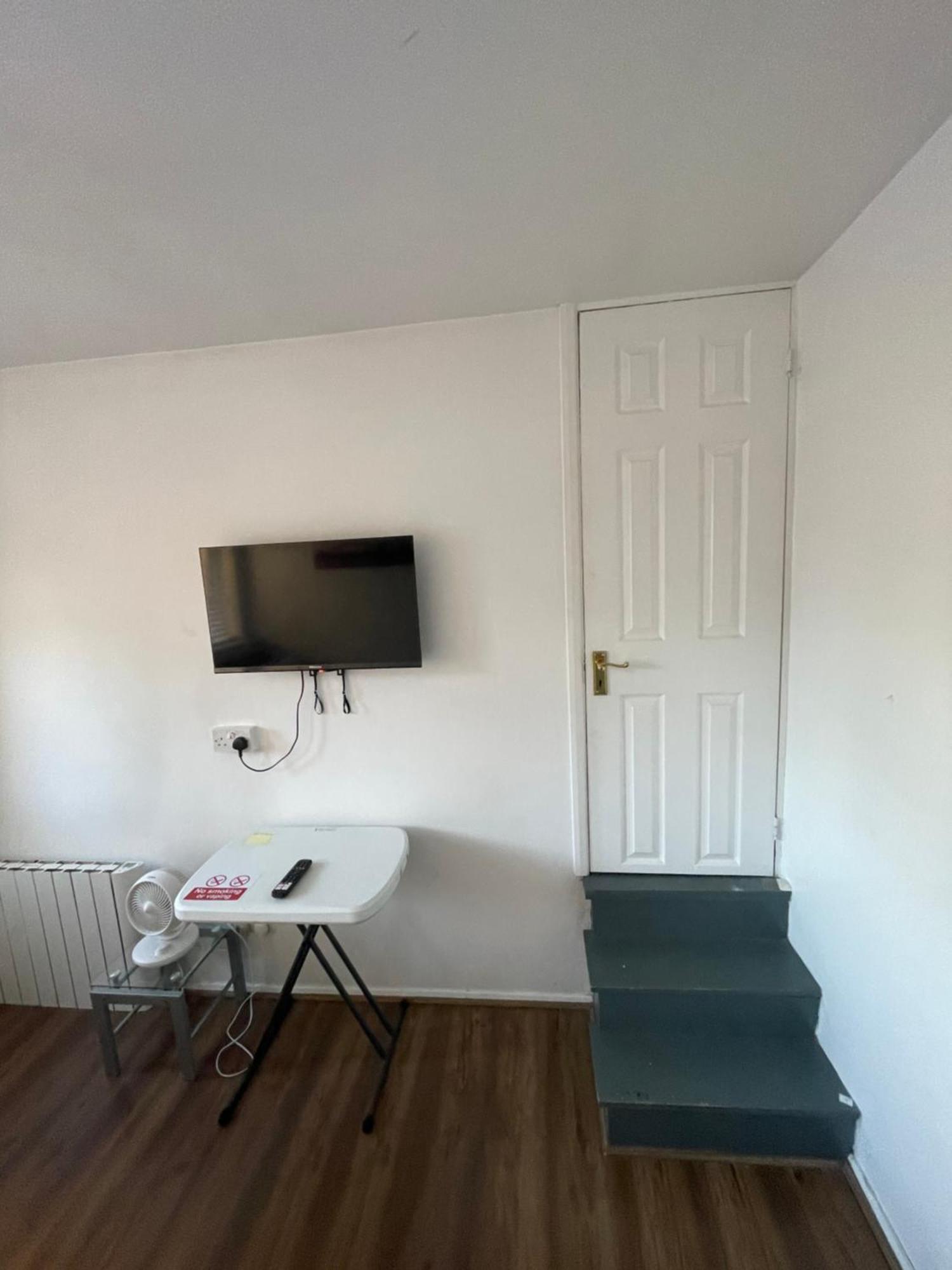 Fantastic Studio, Private Bathroom And Mini Kitchen. Thamesmead  ภายนอก รูปภาพ