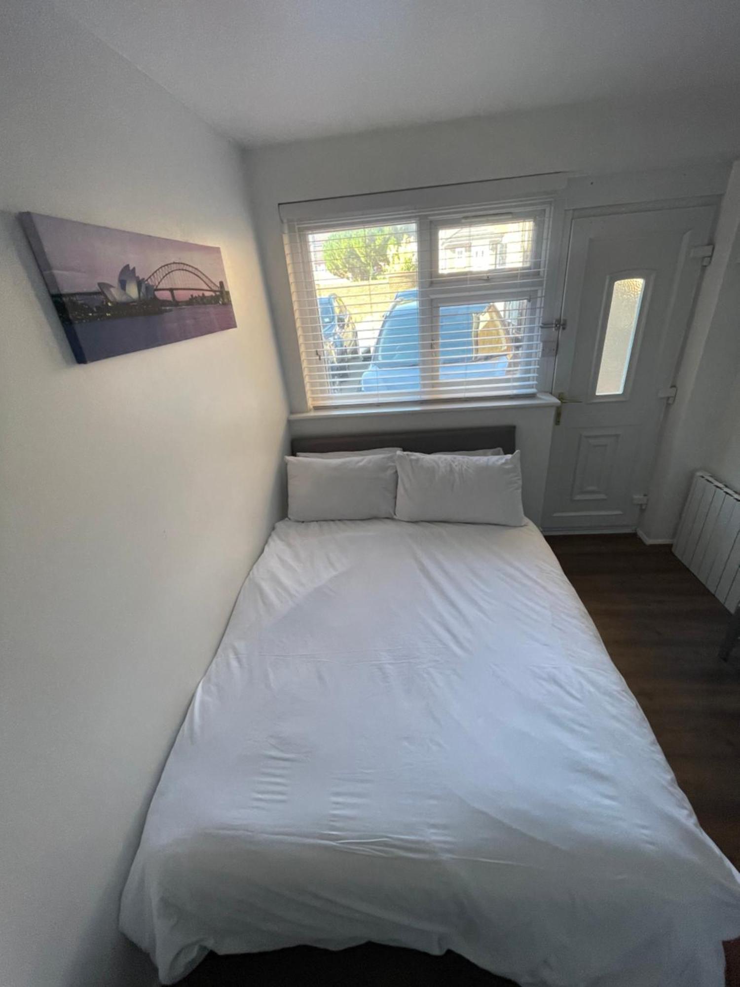 Fantastic Studio, Private Bathroom And Mini Kitchen. Thamesmead  ภายนอก รูปภาพ