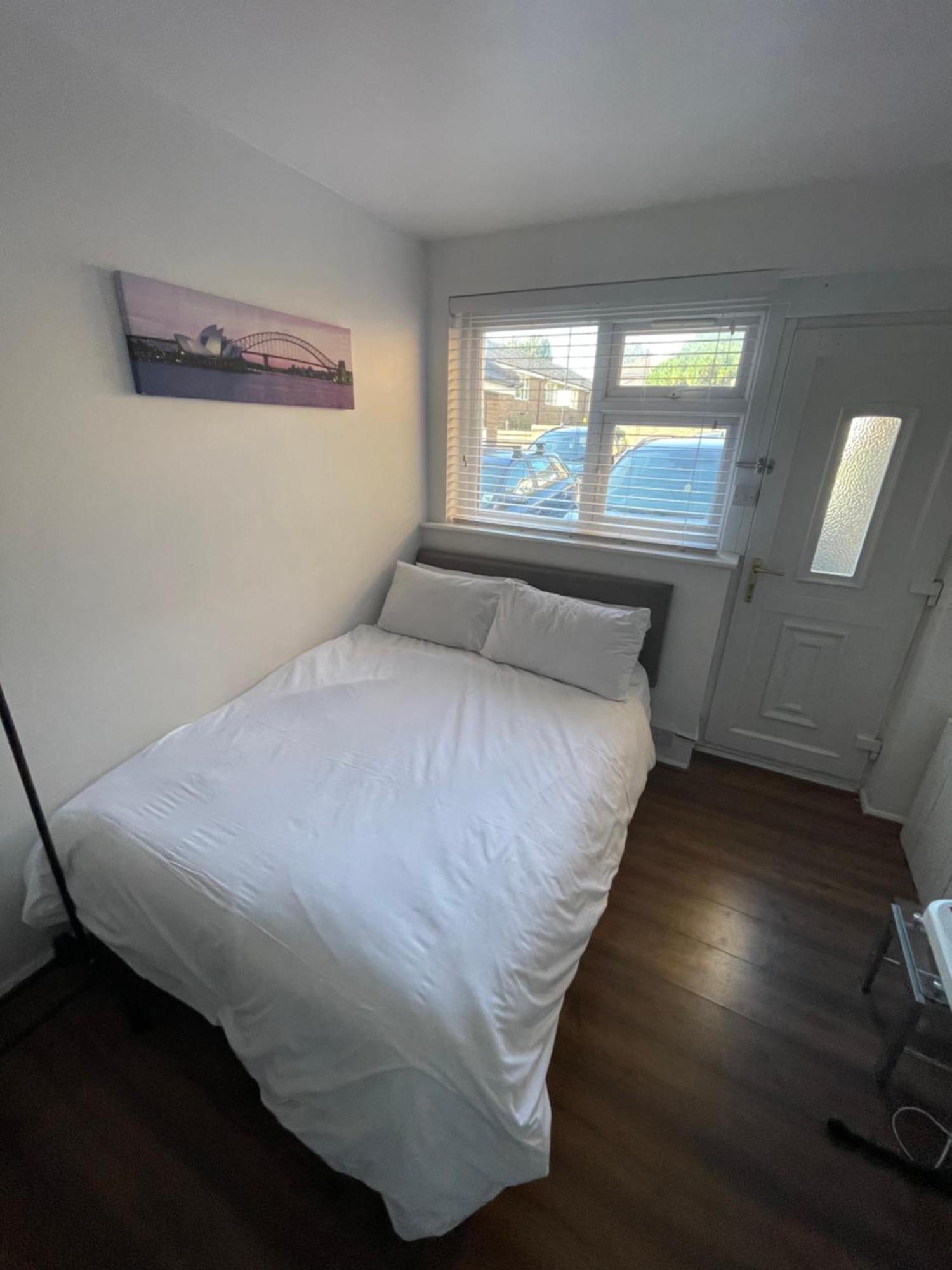 Fantastic Studio, Private Bathroom And Mini Kitchen. Thamesmead  ภายนอก รูปภาพ