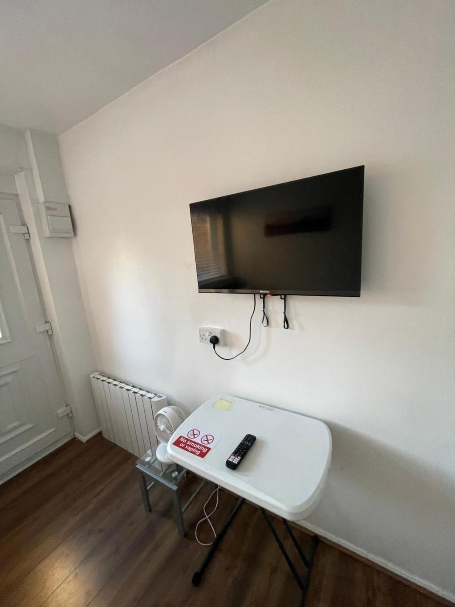 Fantastic Studio, Private Bathroom And Mini Kitchen. Thamesmead  ภายนอก รูปภาพ
