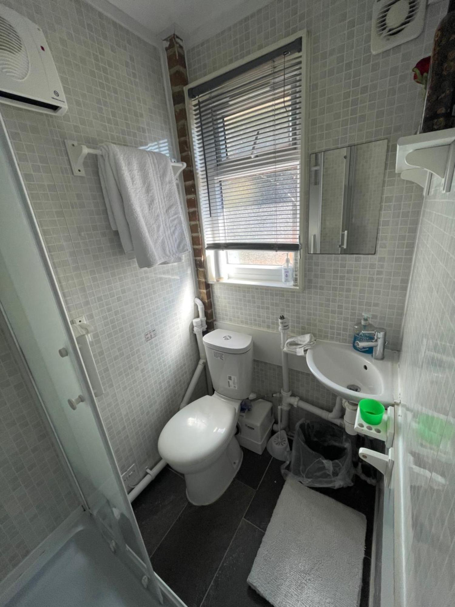 Fantastic Studio, Private Bathroom And Mini Kitchen. Thamesmead  ภายนอก รูปภาพ