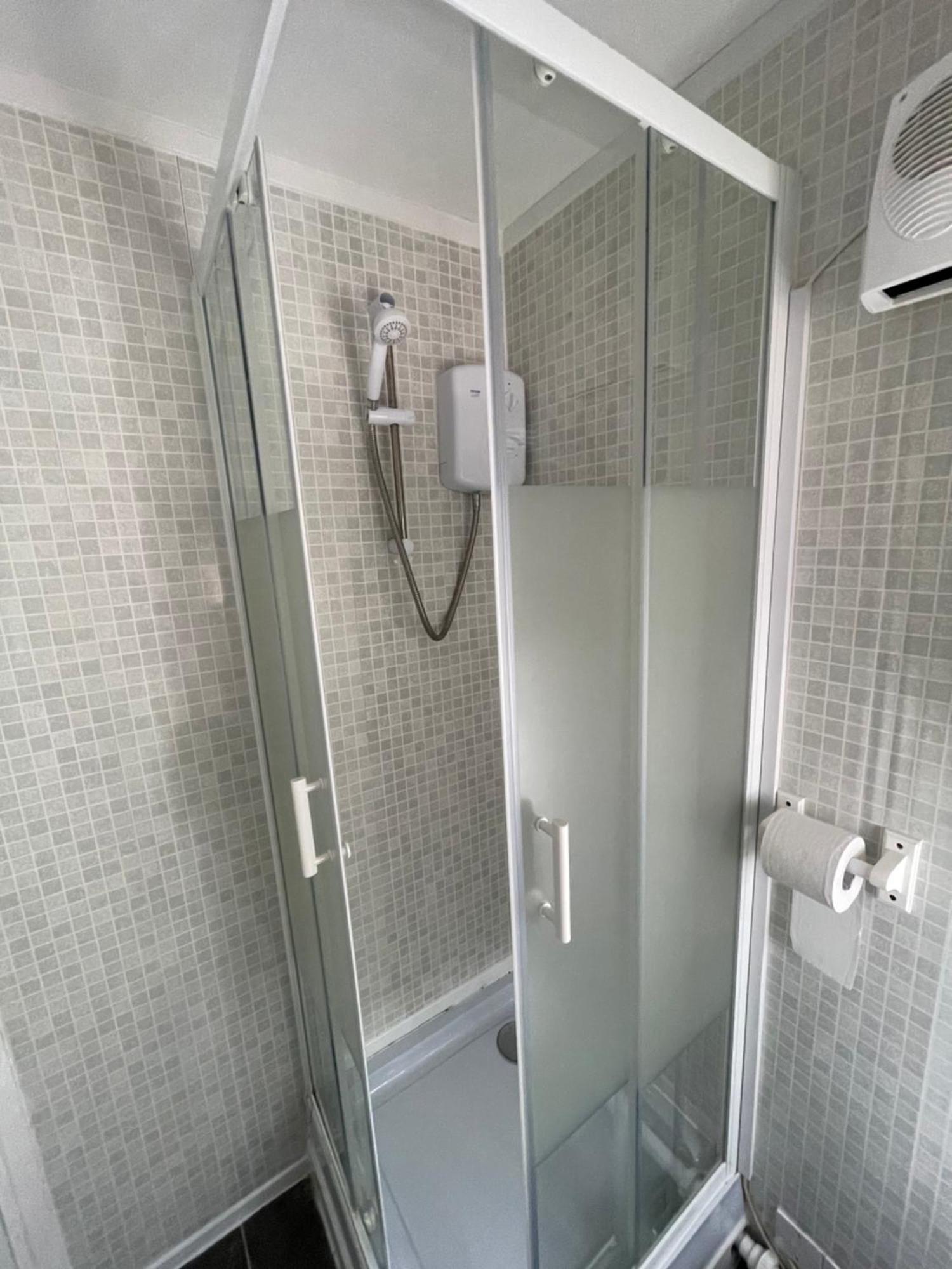 Fantastic Studio, Private Bathroom And Mini Kitchen. Thamesmead  ภายนอก รูปภาพ
